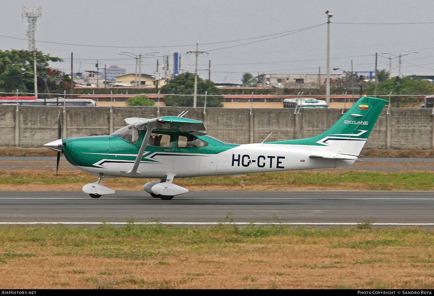 Aircraft Photo of HC-CTE | Cessna 182T Skylane | AirHistory.net #378393