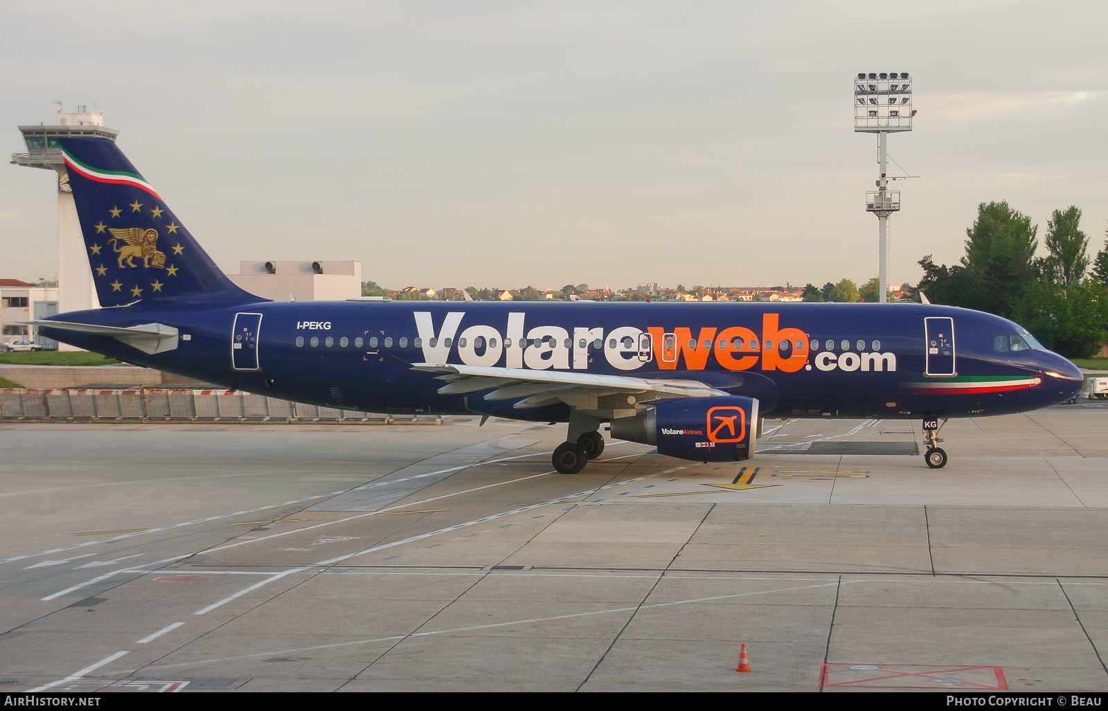 Aircraft Photo of I-PEKG | Airbus A320-214 | Volareweb | AirHistory.net #378483