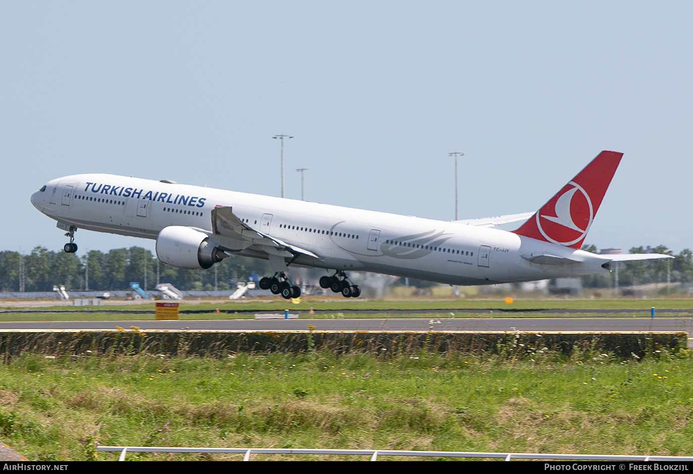 Aircraft Photo of TC-JJY | Boeing 777-3F2/ER | Turkish Airlines | AirHistory.net #378577