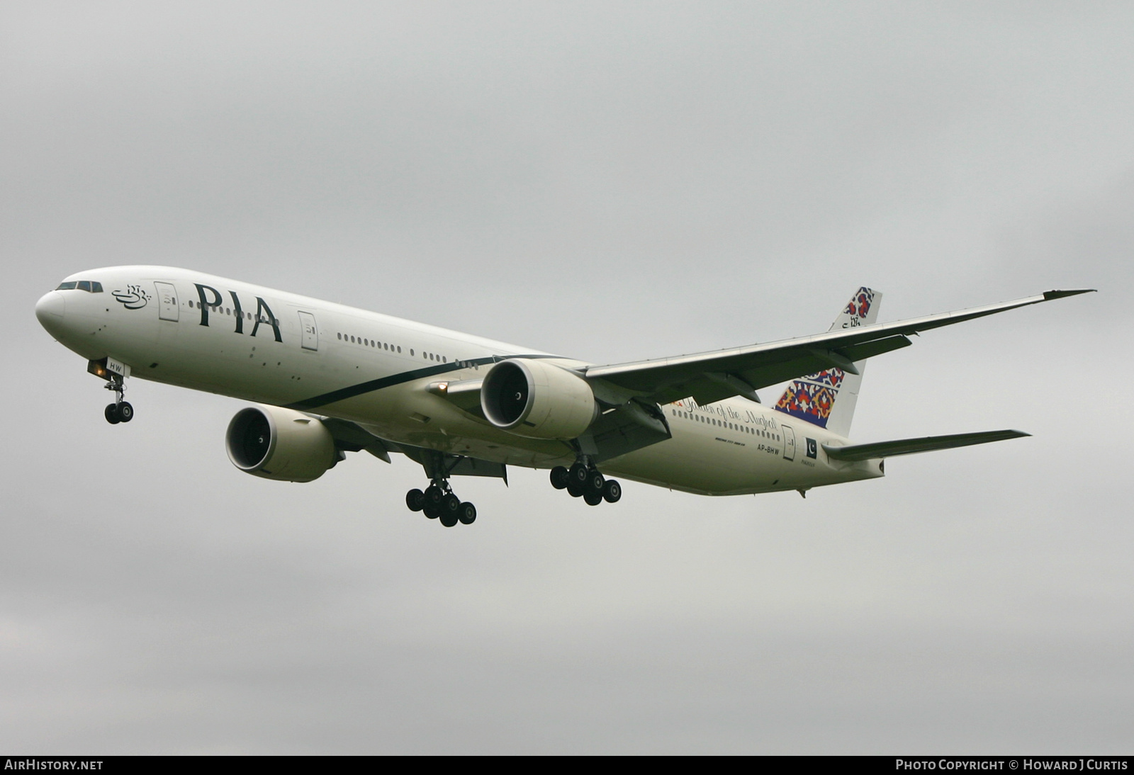 Aircraft Photo of AP-BHW | Boeing 777-340/ER | Pakistan International Airlines - PIA | AirHistory.net #378631