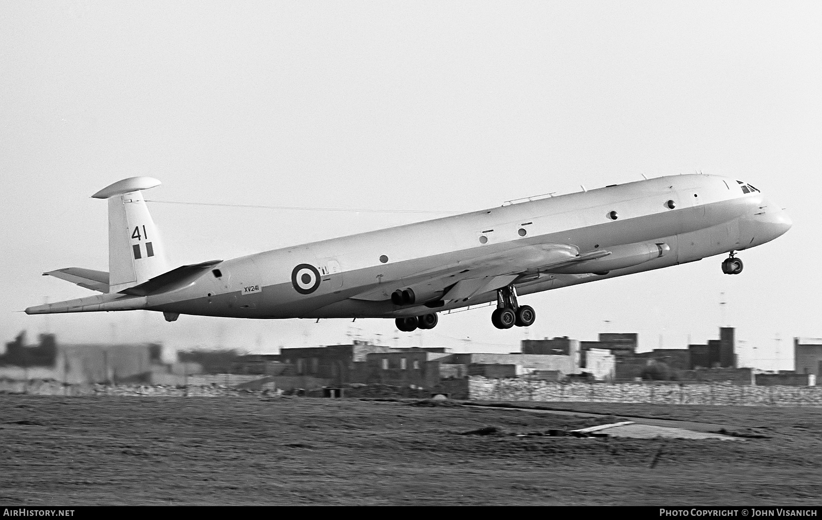 Aircraft Photo of XV241 | Hawker Siddeley Nimrod MR1 | UK - Air Force | AirHistory.net #378642