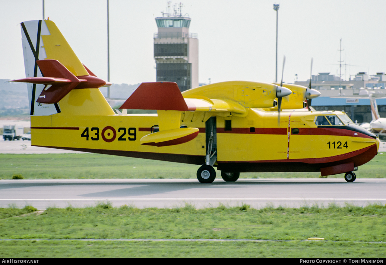 Aircraft Photo of UD.13-29 | Canadair CL-215T (CL-215-6B11) | Spain - Air Force | AirHistory.net #378696