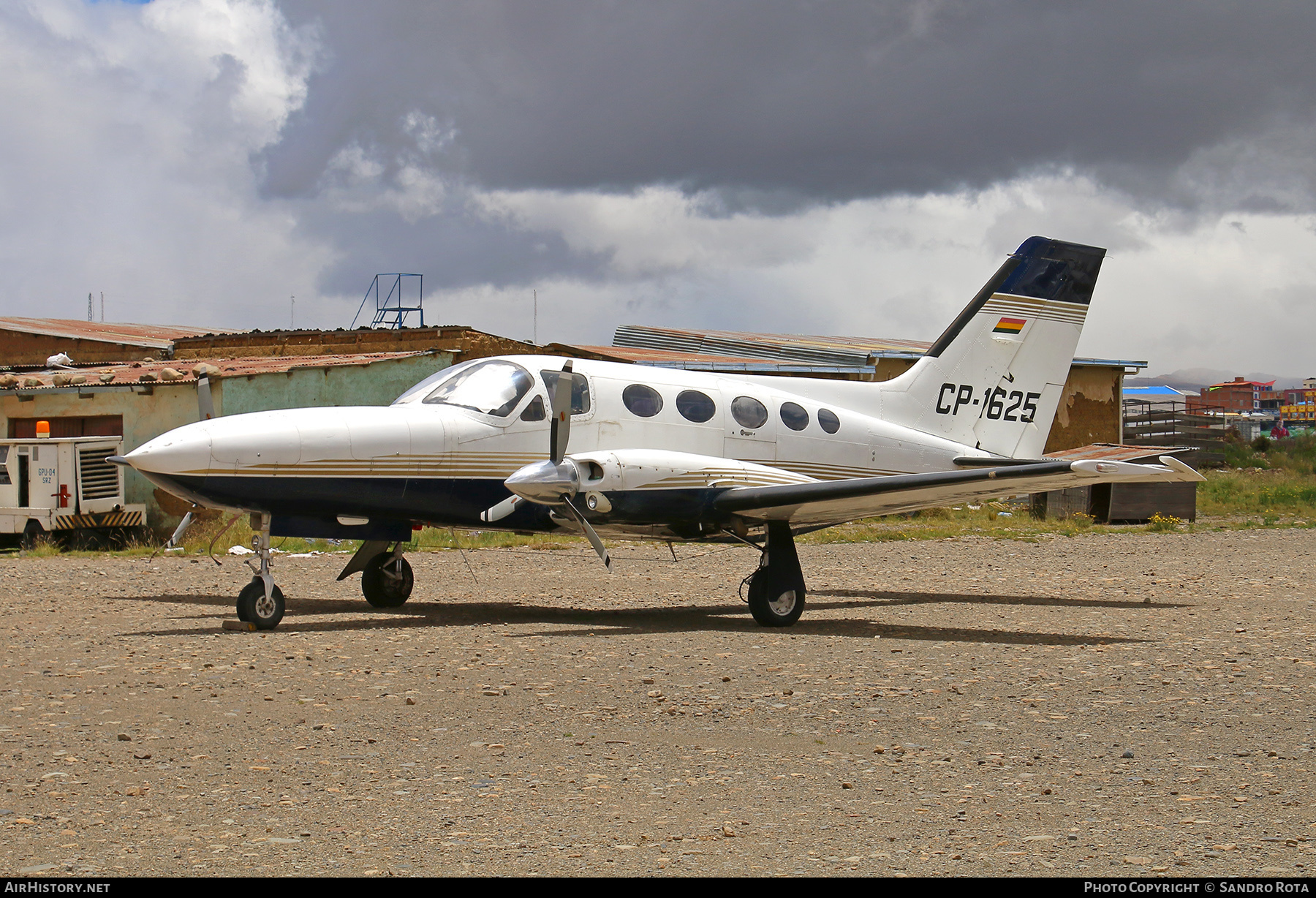 Aircraft Photo of CP-1625 | Cessna 414A Chancellor | AirHistory.net #378854