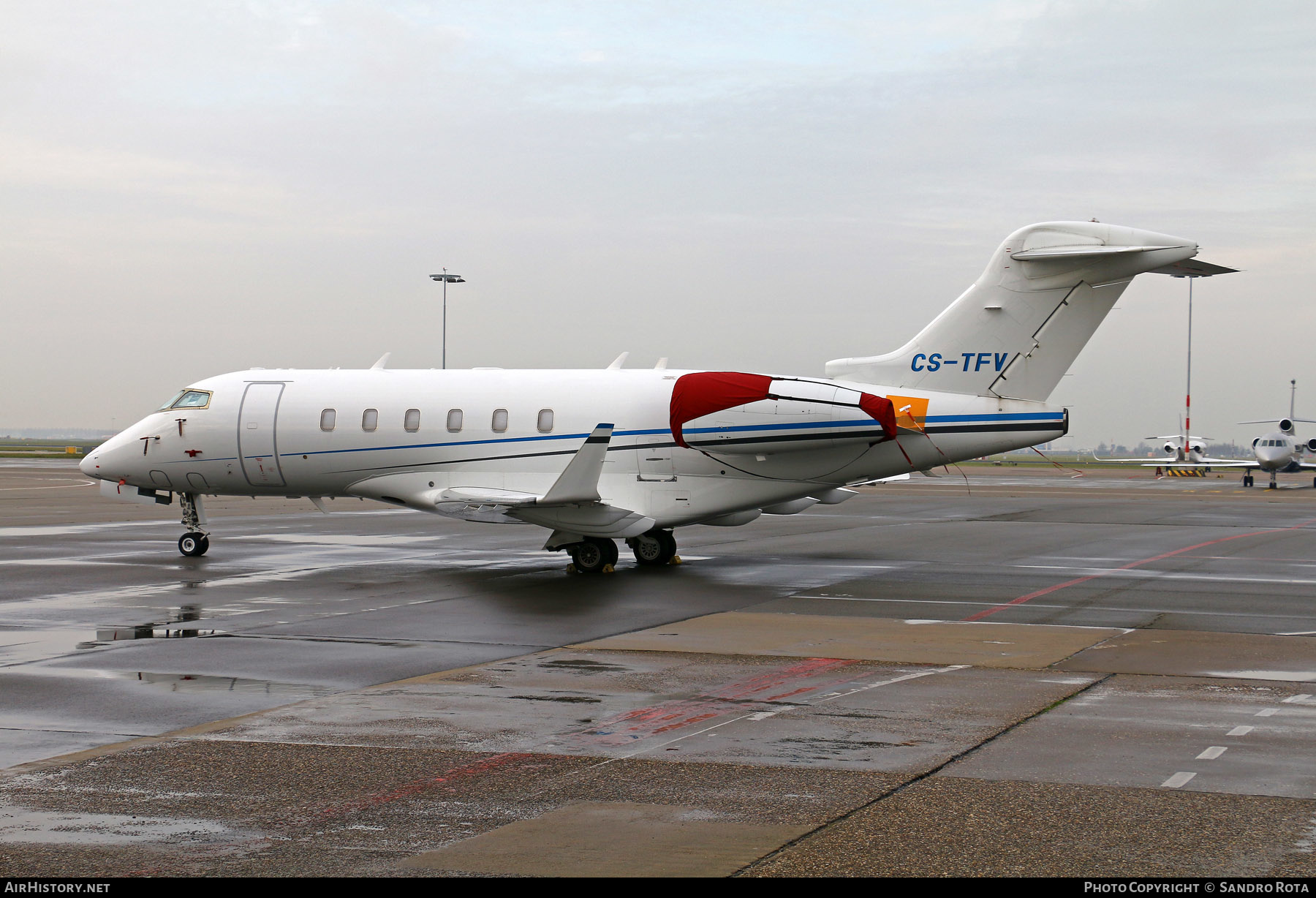 Aircraft Photo of CS-TFV | Bombardier Challenger 300 (BD-100-1A10) | AirHistory.net #378855