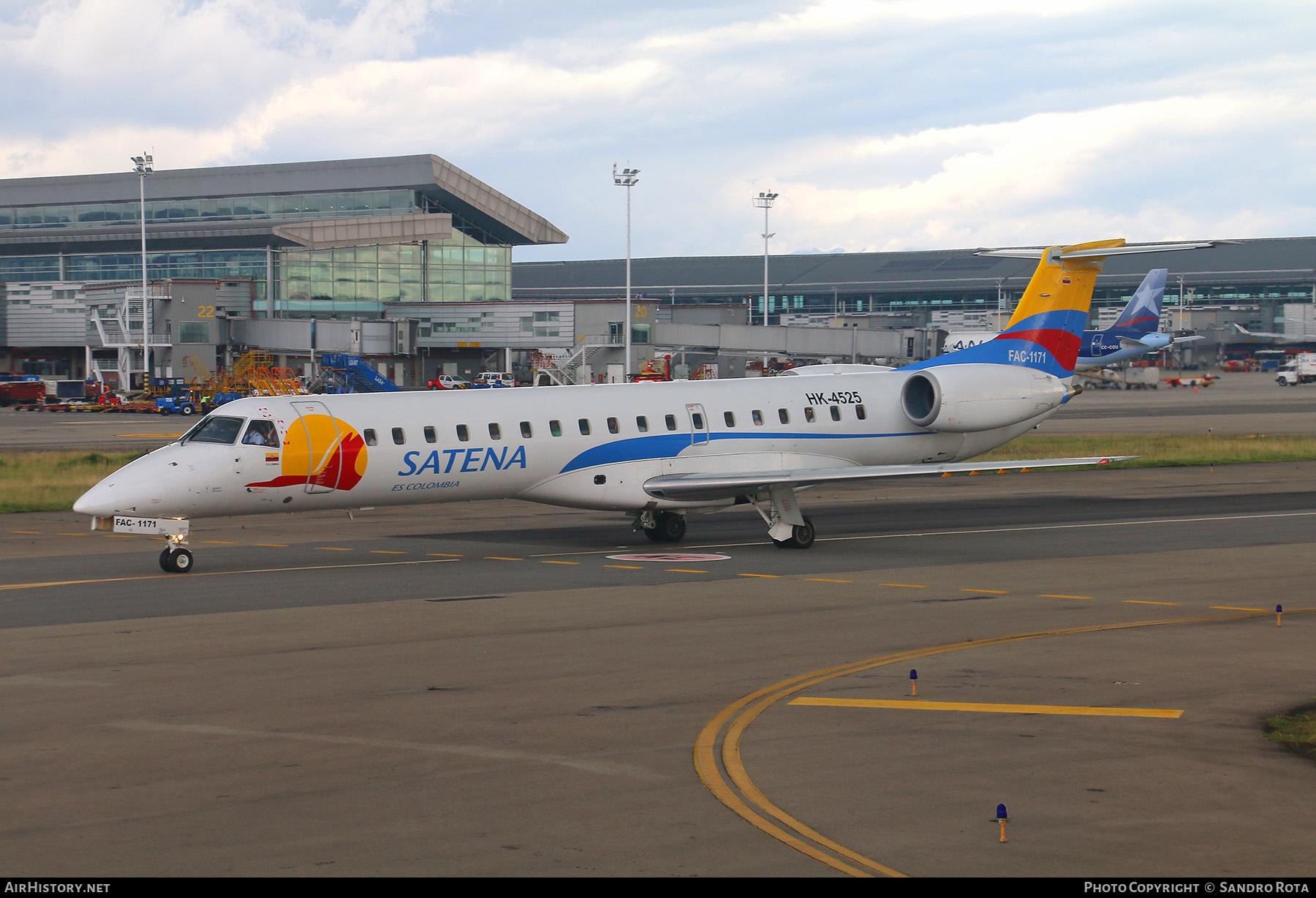 Aircraft Photo of FAC-1171 / HK-4525 | Embraer ERJ-145LR (EMB-145LR) | Colombia - Satena | AirHistory.net #379467