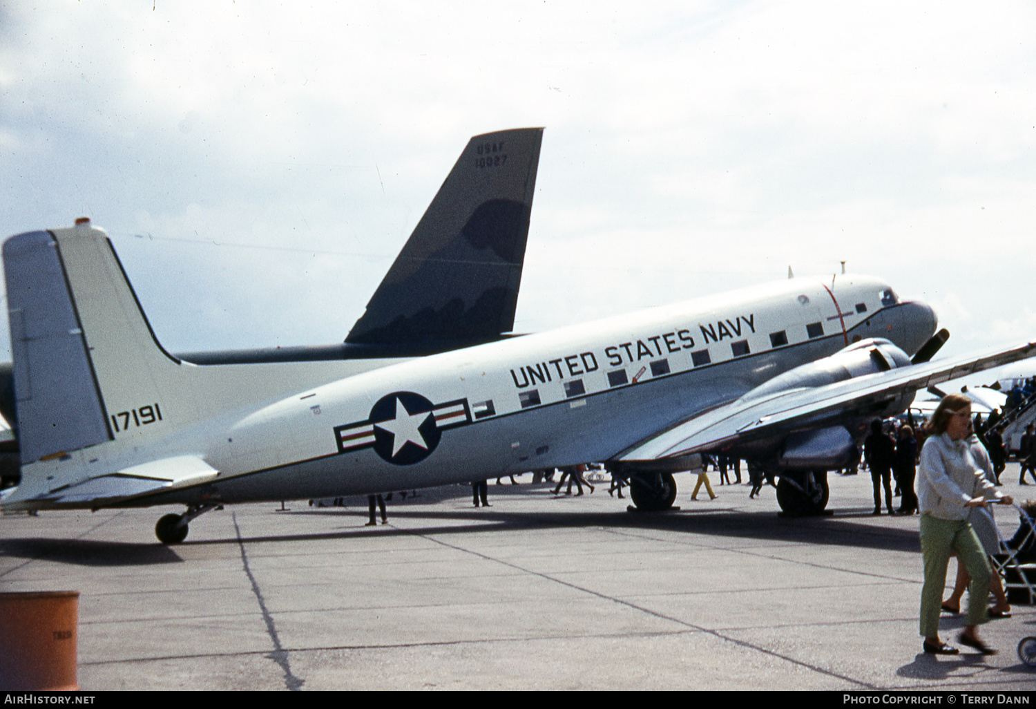 Aircraft Photo of 17191 | Douglas C-117D (DC-3S) | USA - Navy | AirHistory.net #379506