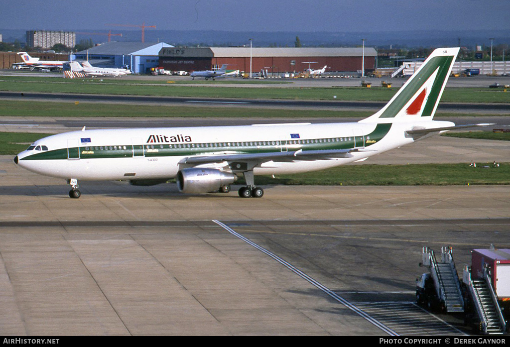 Aircraft Photo of I-BUSB | Airbus A300B4-203 | Alitalia | AirHistory.net #380029