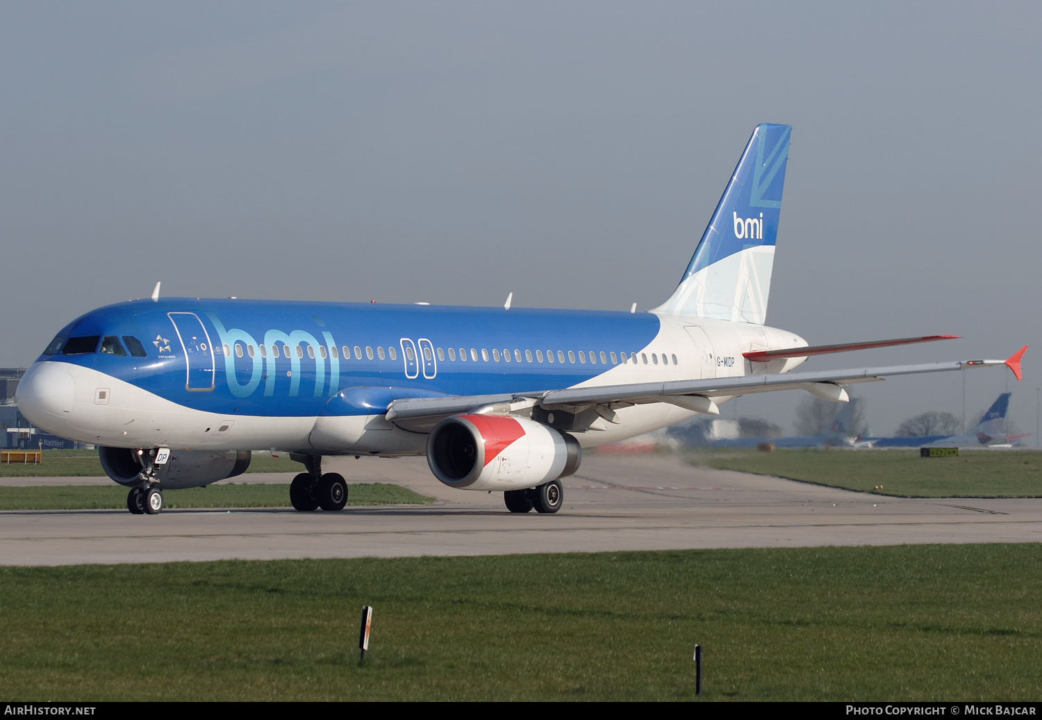 Aircraft Photo of G-MIDP | Airbus A320-232 | BMI - British Midland International | AirHistory.net #380073