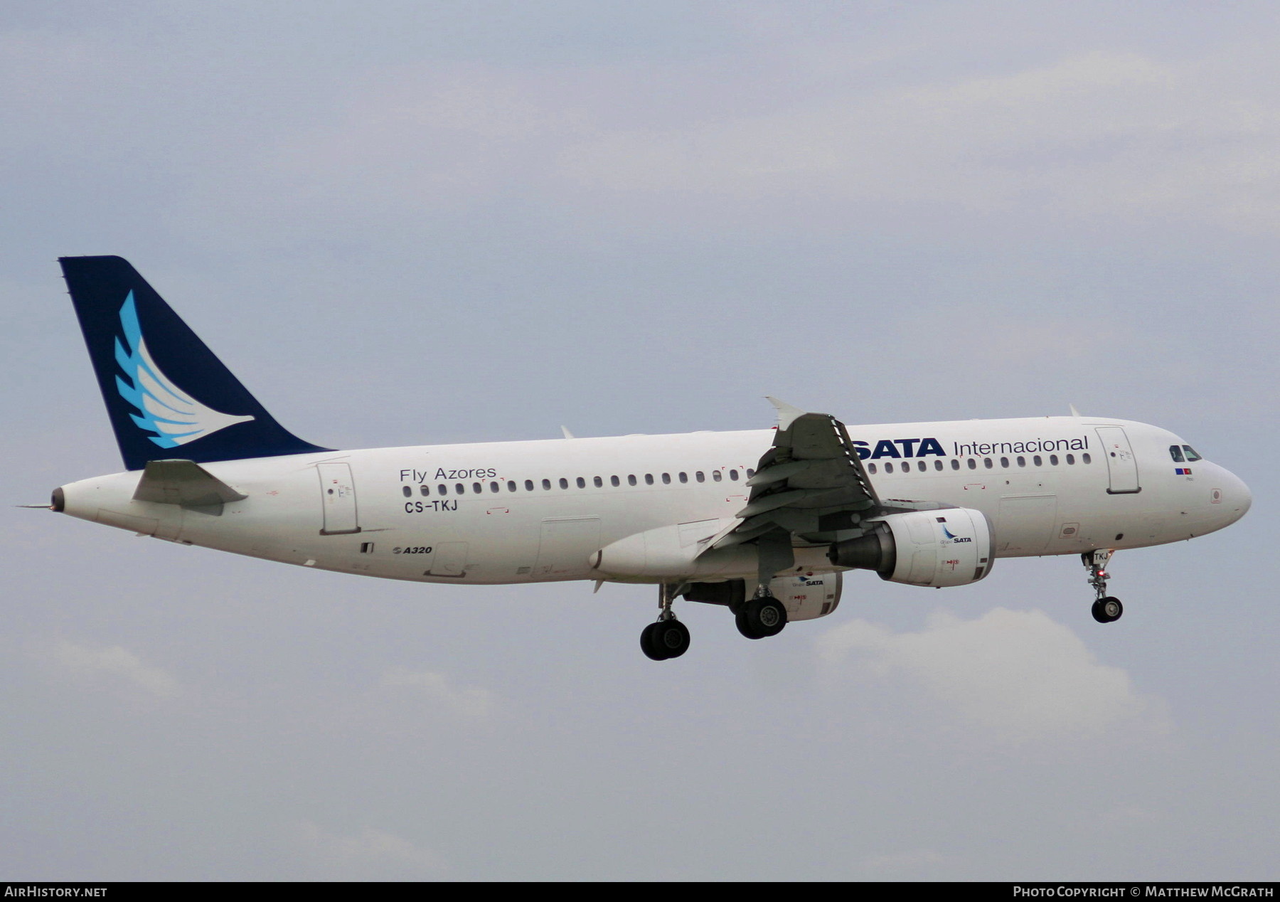 Aircraft Photo of CS-TKJ | Airbus A320-212 | SATA Internacional | AirHistory.net #380171