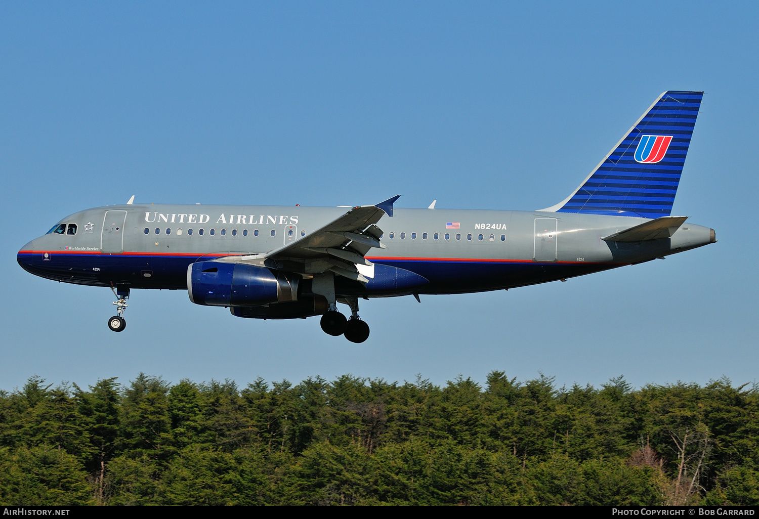 Aircraft Photo of N824UA | Airbus A319-131 | United Airlines | AirHistory.net #380191
