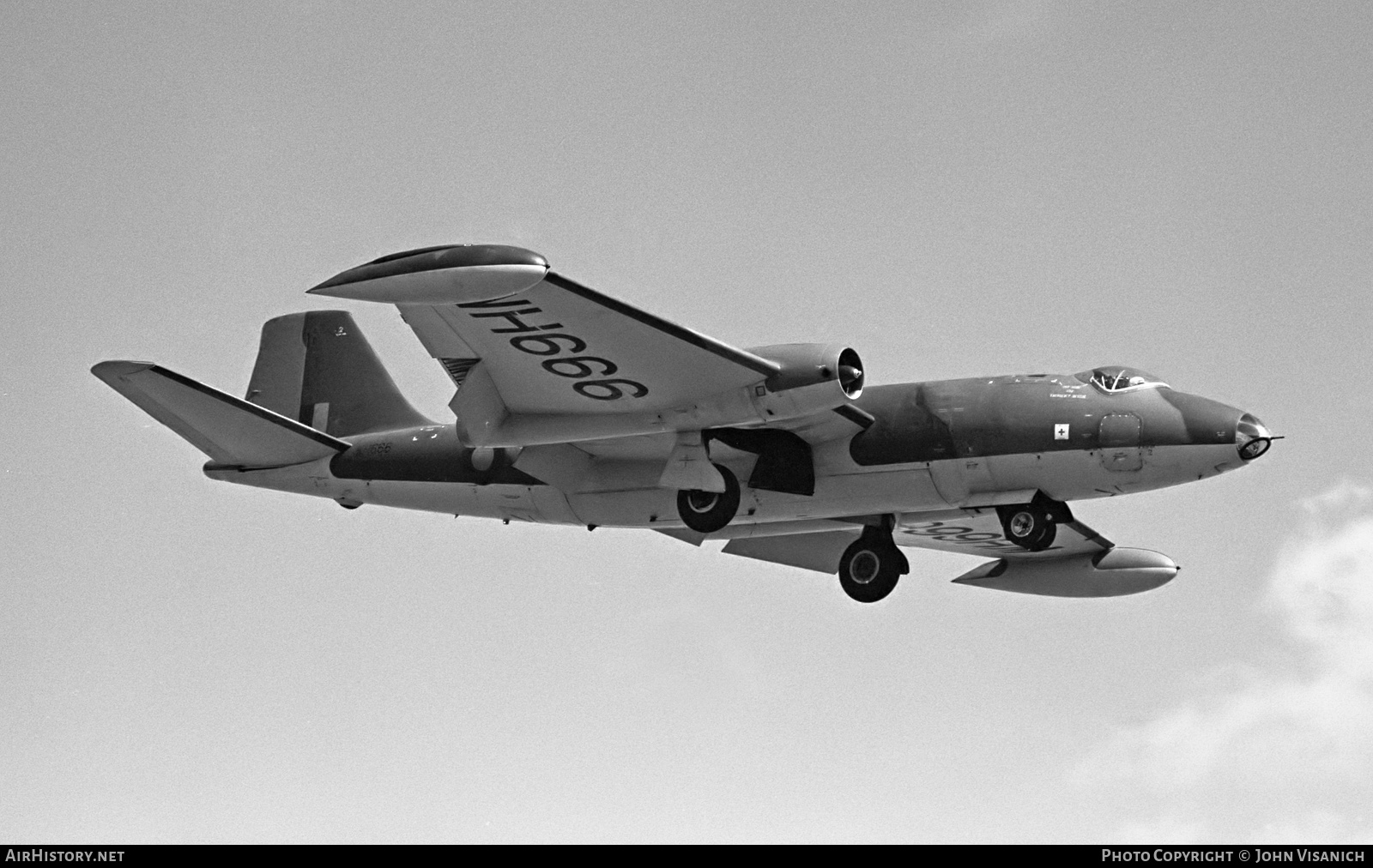 Aircraft Photo of WH666 | English Electric Canberra B2 | UK - Air Force | AirHistory.net #380215