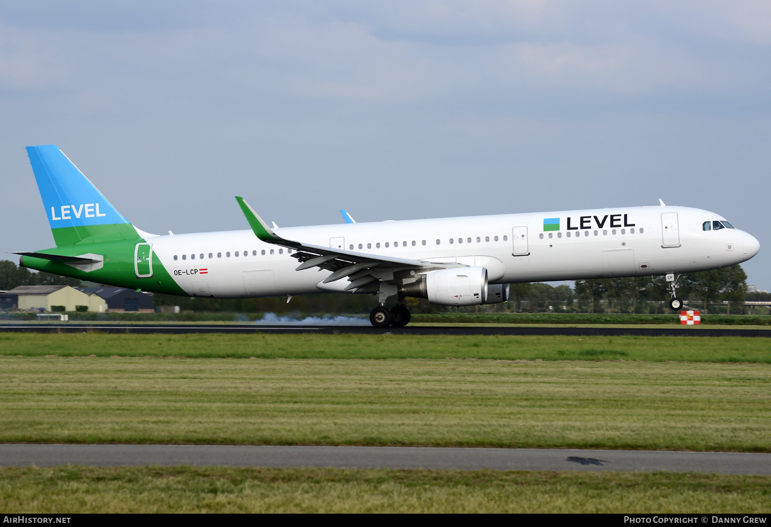 Aircraft Photo of OE-LCP | Airbus A321-211 | Level | AirHistory.net #380374