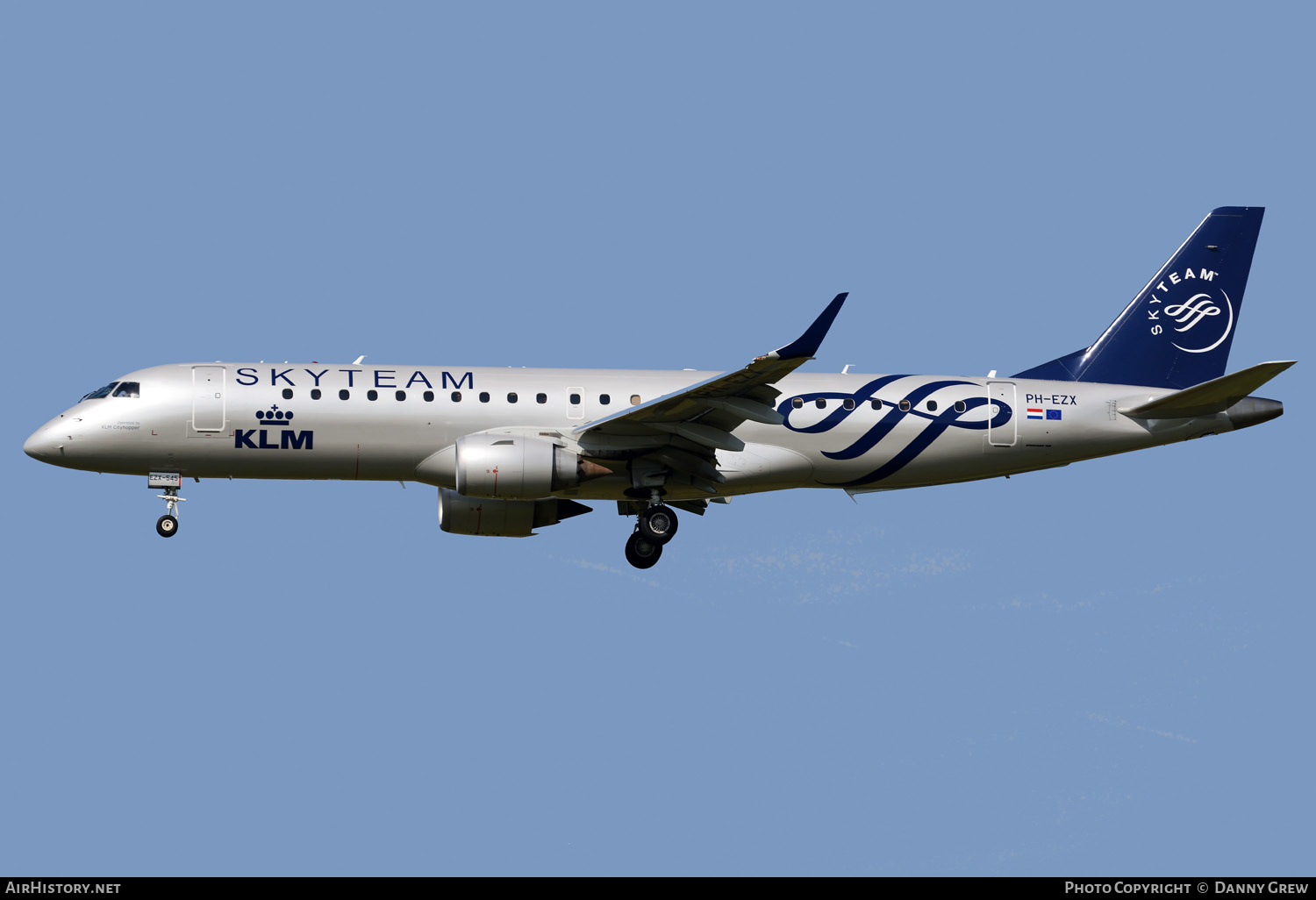 Aircraft Photo of PH-EZX | Embraer 190STD (ERJ-190-100STD) | KLM - Royal Dutch Airlines | AirHistory.net #380492