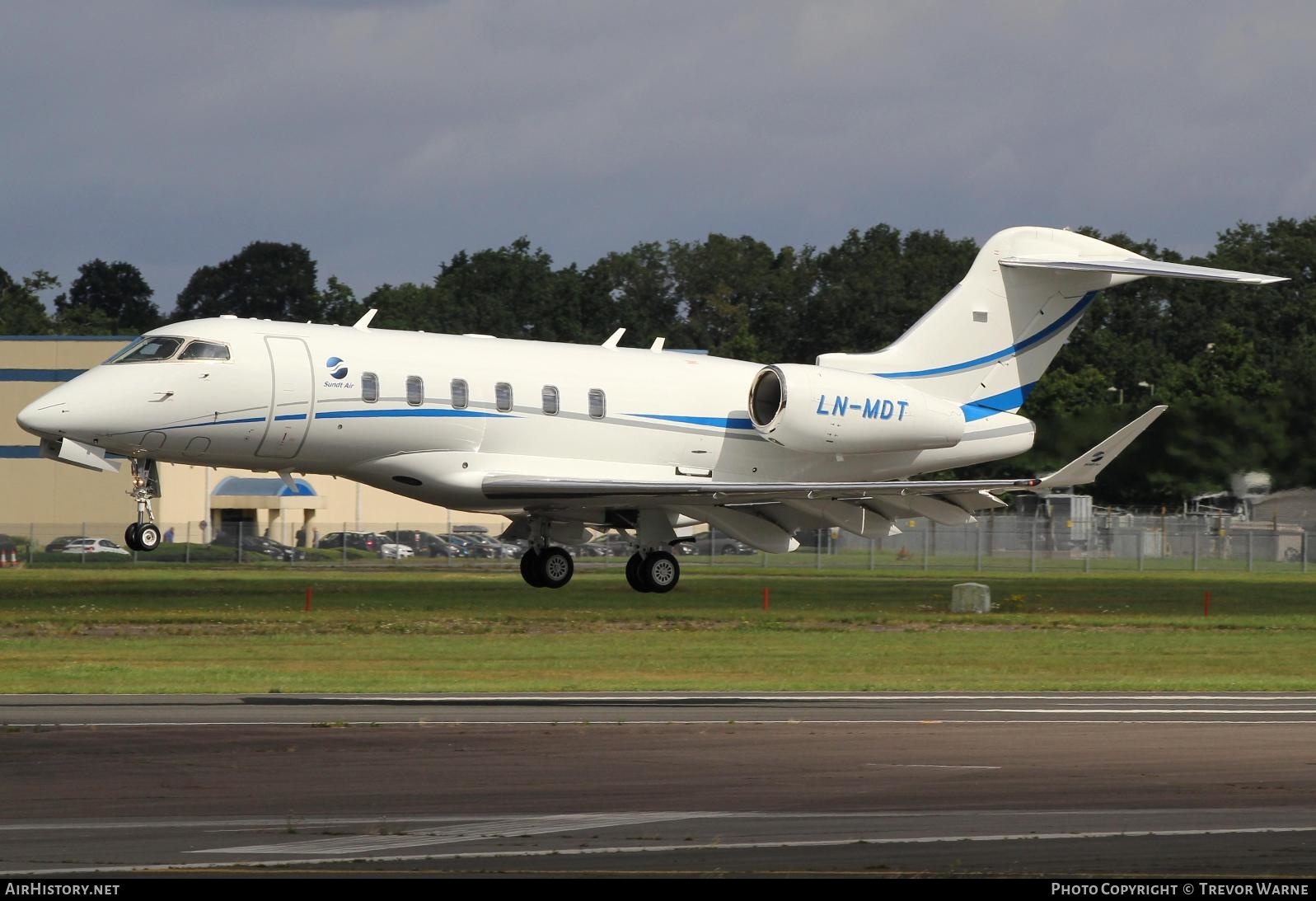 Aircraft Photo of LN-MDT | Bombardier Challenger 350 (BD-100-1A10) | Sundt Air | AirHistory.net #381213