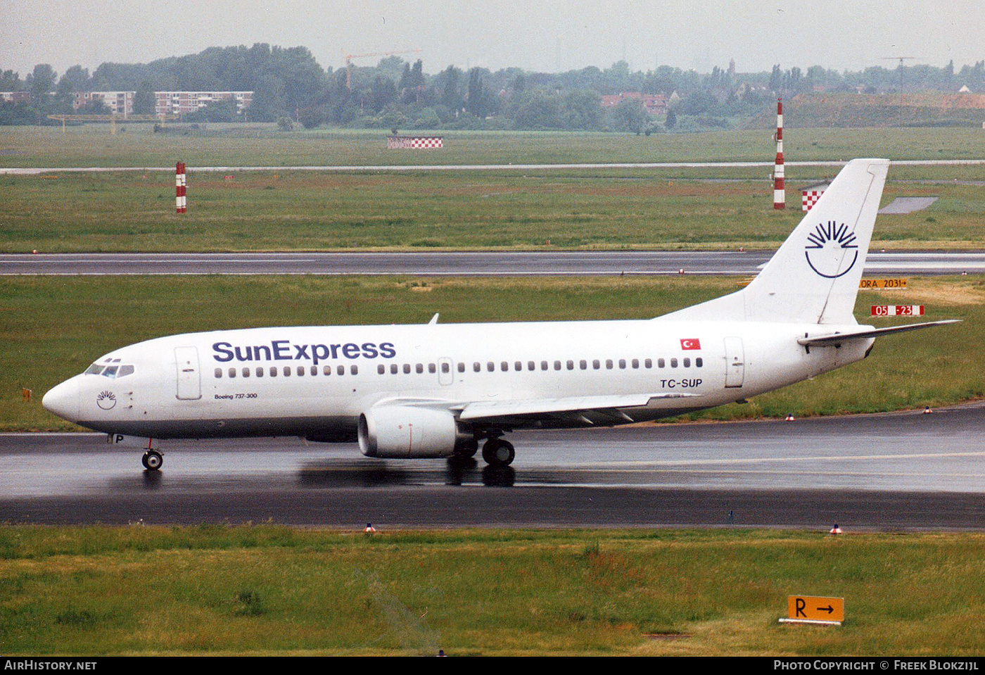 Aircraft Photo of TC-SUP | Boeing 737-3Y0 | SunExpress | AirHistory.net #381226