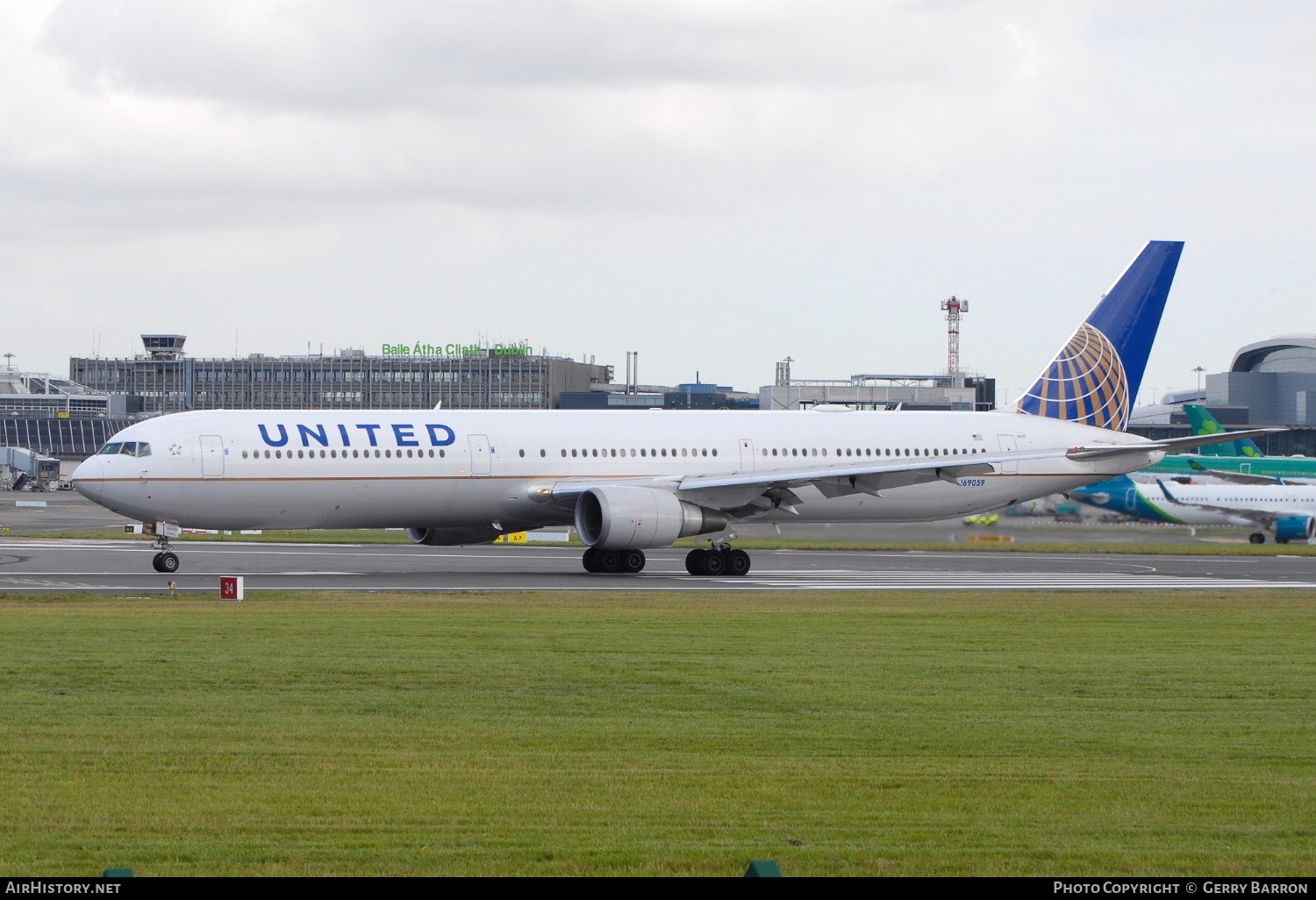 Aircraft Photo of N69059 | Boeing 767-424/ER | United Airlines | AirHistory.net #381392