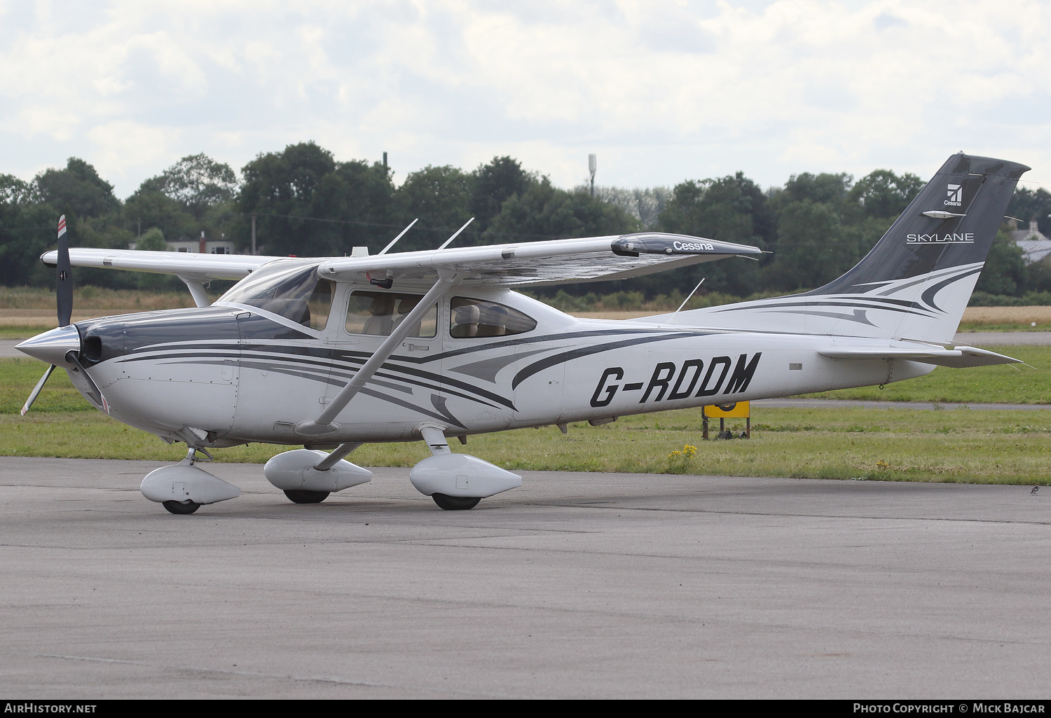 Aircraft Photo of G-RDDM | Cessna 182T Skylane | AirHistory.net #381490