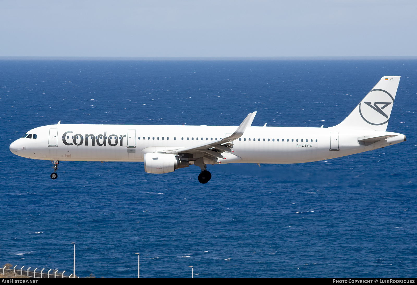 Aircraft Photo of D-ATCG | Airbus A321-211 | Condor Flugdienst | AirHistory.net #382141