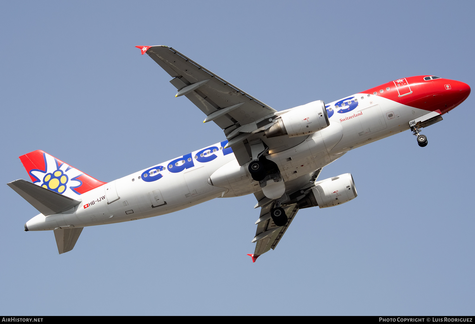 Aircraft Photo of HB-IJW | Airbus A320-214 | Edelweiss Air | AirHistory.net #382160