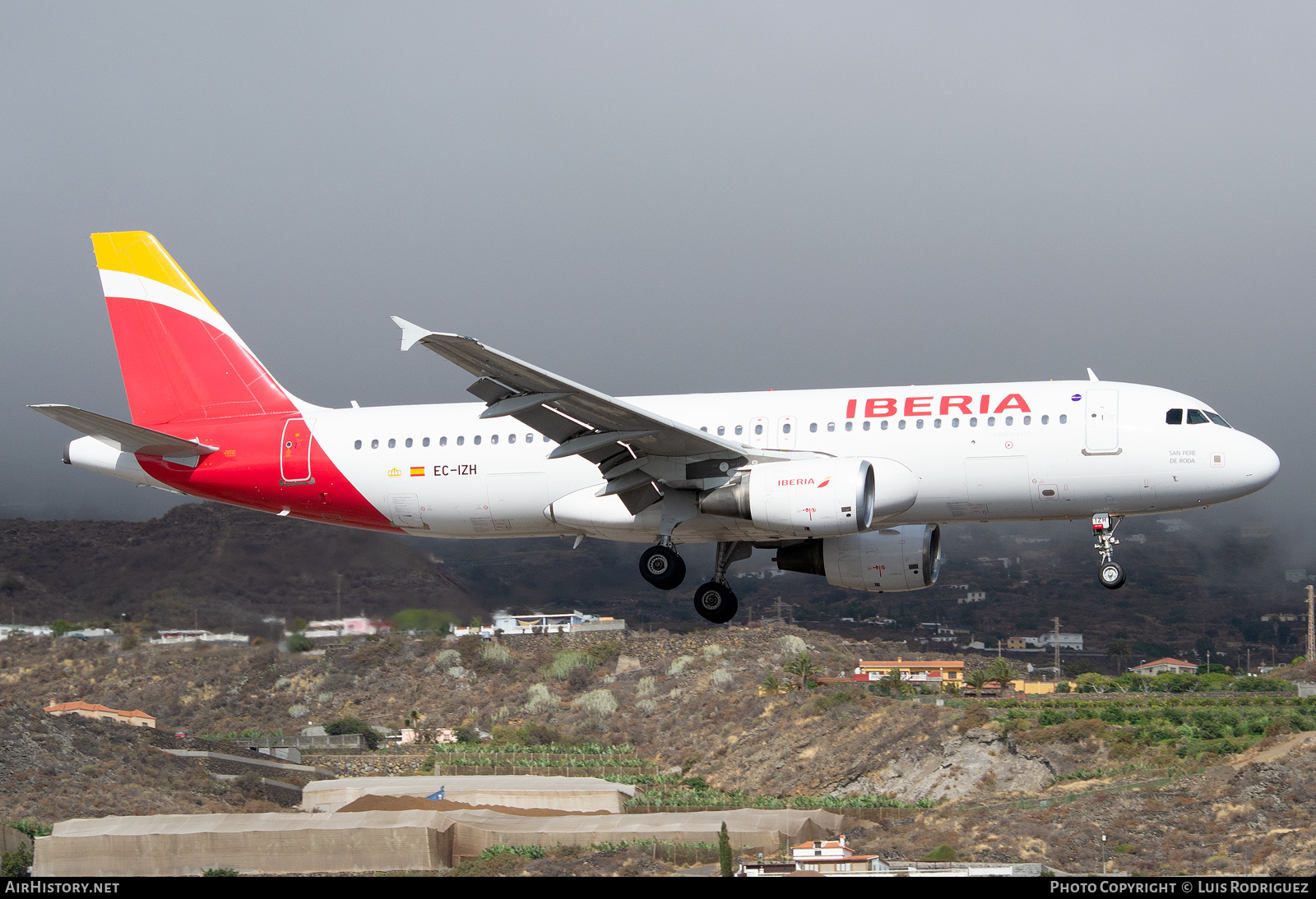 Aircraft Photo of EC-IZH | Airbus A320-214 | Iberia | AirHistory.net #382211