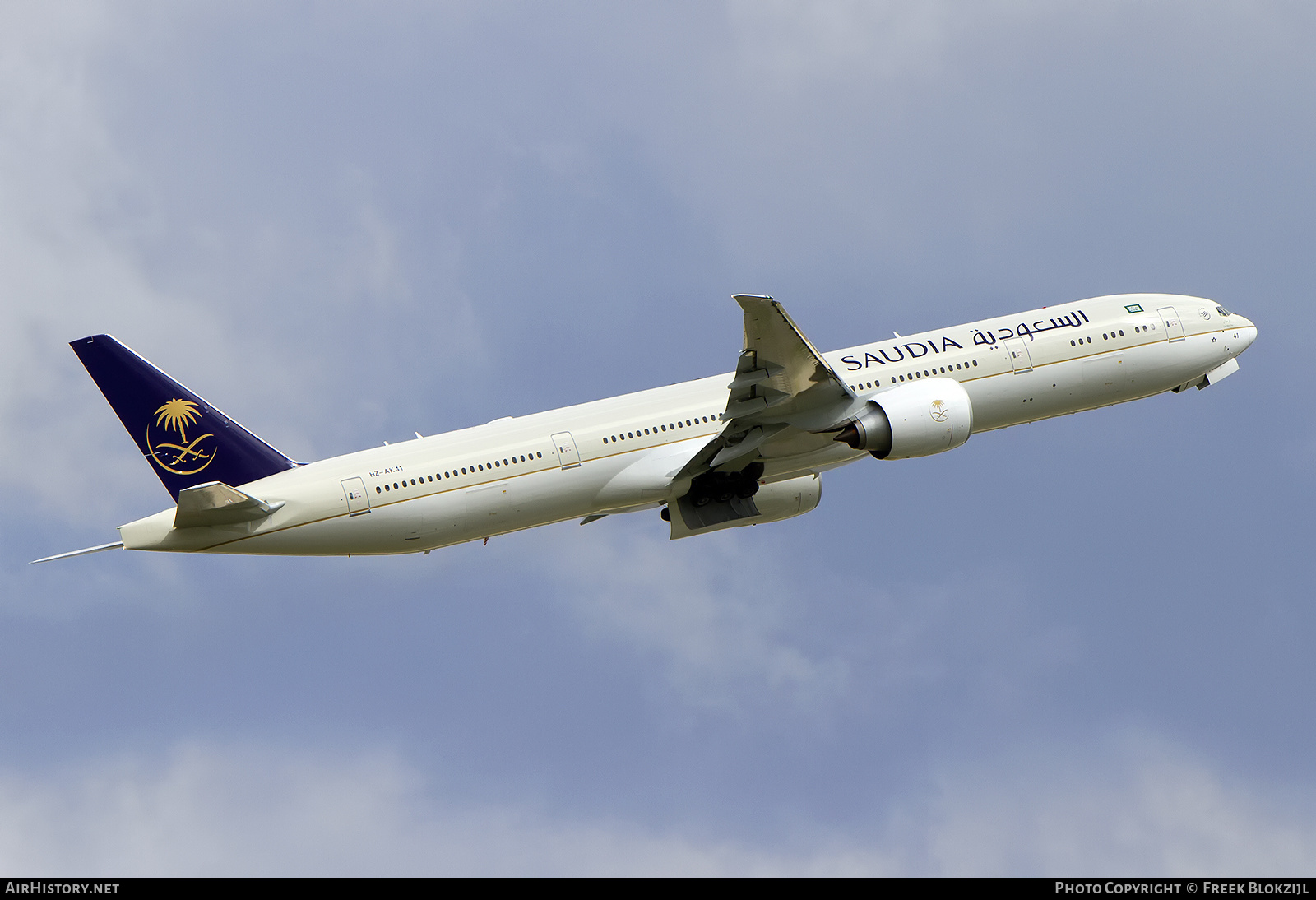 Aircraft Photo of HZ-AK41 | Boeing 777-300/ER | Saudia - Saudi Arabian Airlines | AirHistory.net #382286