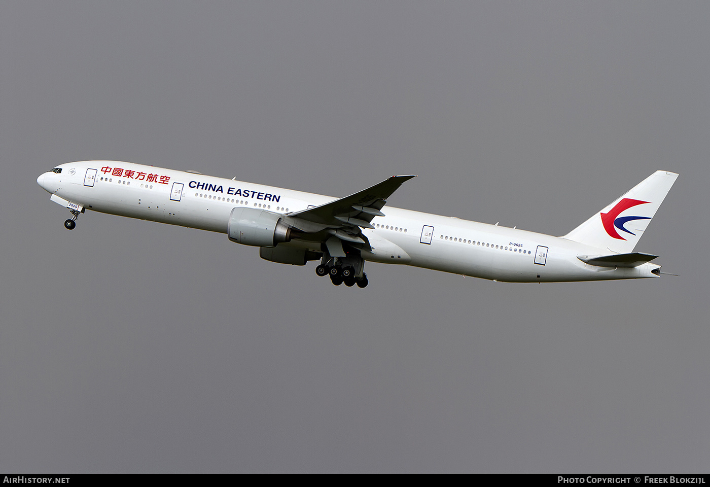 Aircraft Photo of B2025 Boeing 77739P/ER China Eastern Airlines