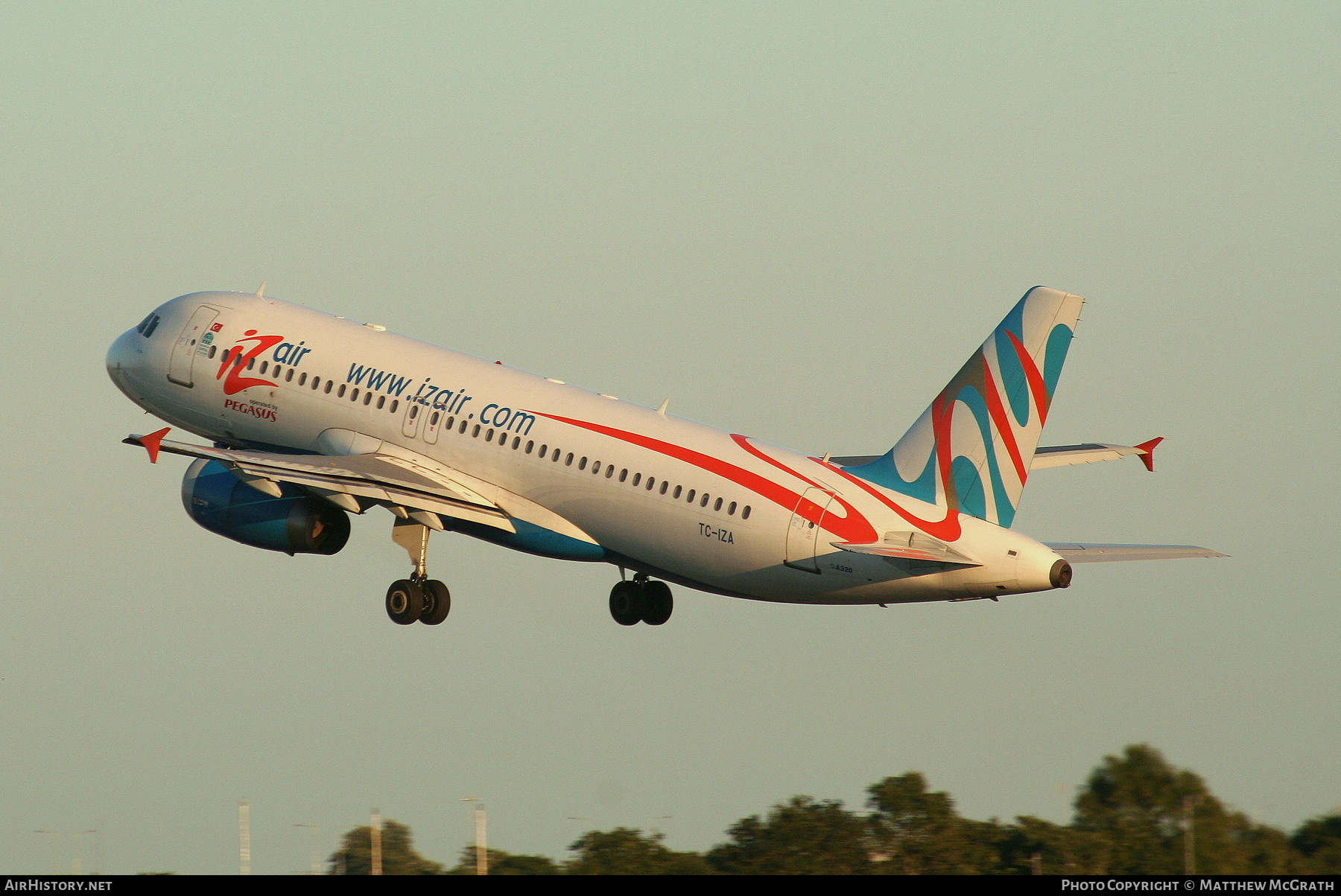 Aircraft Photo of TC-IZA | Airbus A320-233 | IZAir - Izmir Hava Yollari | AirHistory.net #382550