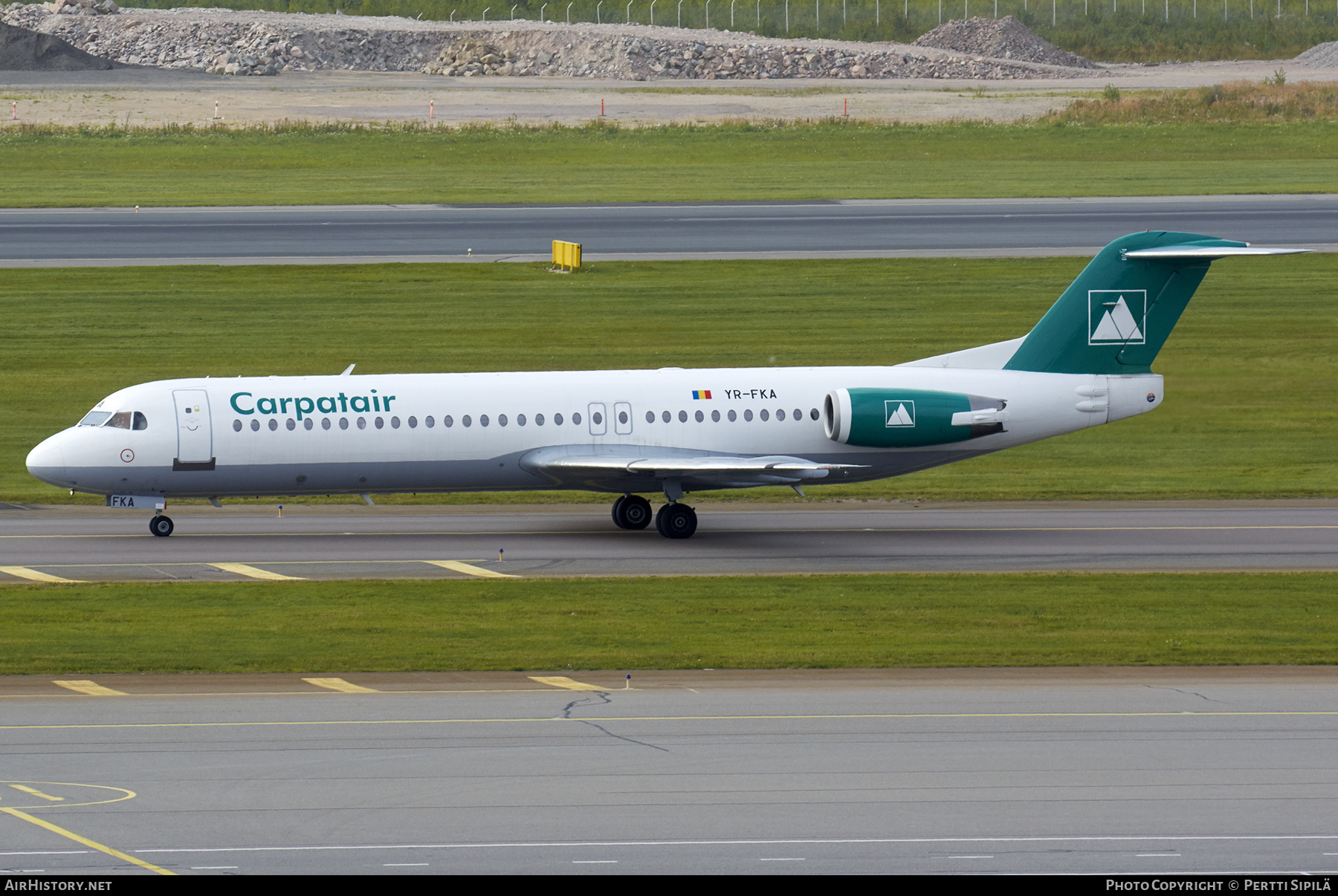 Aircraft Photo of YR-FKA | Fokker 100 (F28-0100) | Carpatair | AirHistory.net #382623