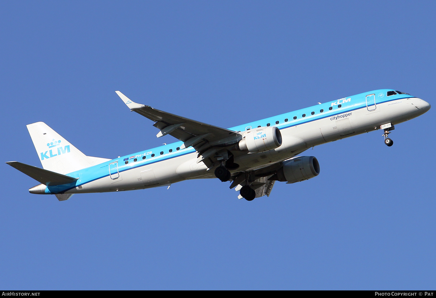 Aircraft Photo of PH-EZB | Embraer 190STD (ERJ-190-100STD) | KLM Cityhopper | AirHistory.net #382675