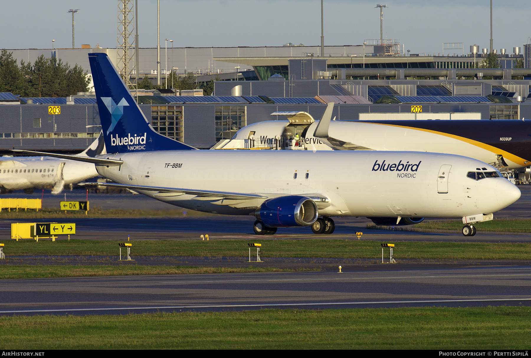 Aircraft Photo of TF-BBM | Boeing 737-4Q8(SF) | Bluebird Nordic | AirHistory.net #382693