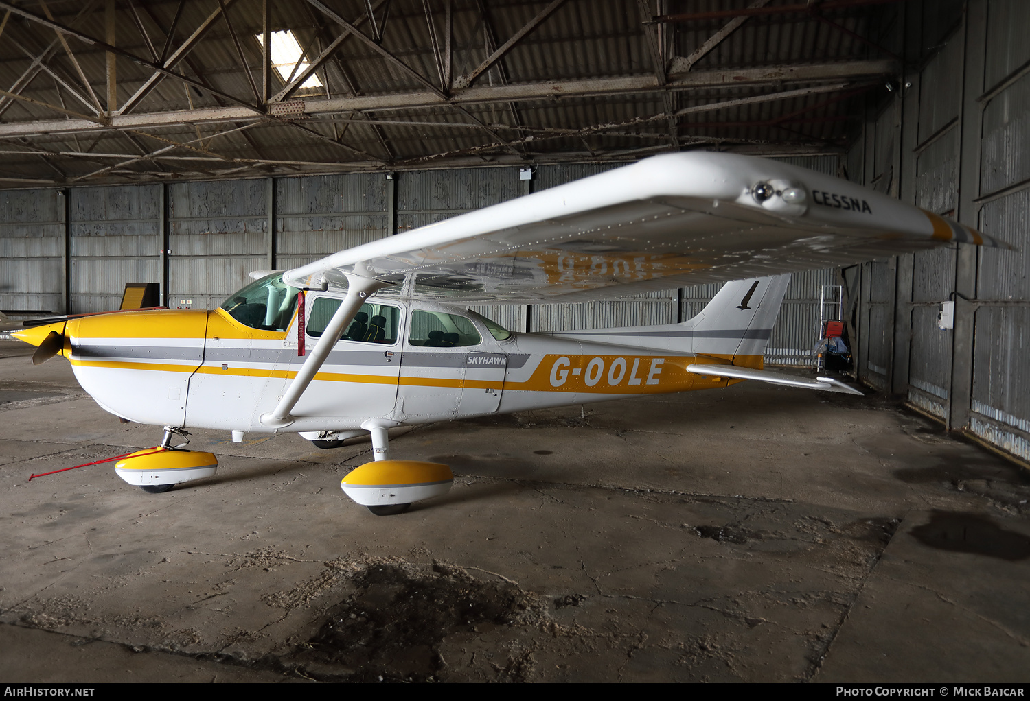 Aircraft Photo of G-OOLE | Cessna 172M Skyhawk | AirHistory.net #383191