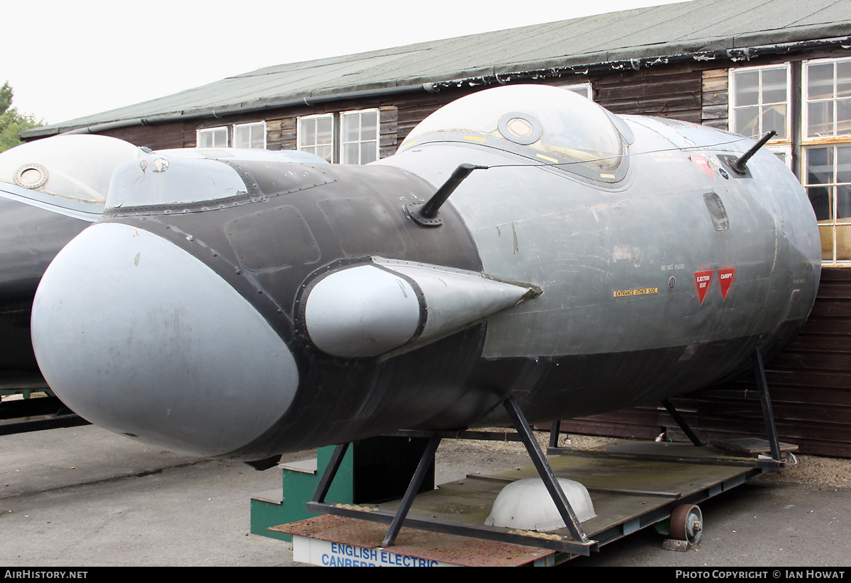 Aircraft Photo of WJ565 | English Electric Canberra T17 | UK - Air Force | AirHistory.net #383308