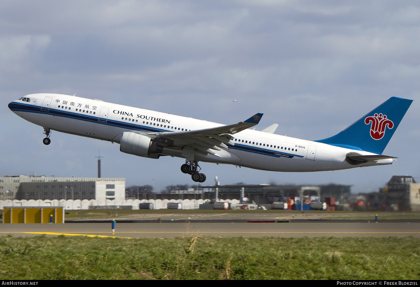 Aircraft Photo of B-6526 | Airbus A330-223 | China Southern Airlines | AirHistory.net #383399