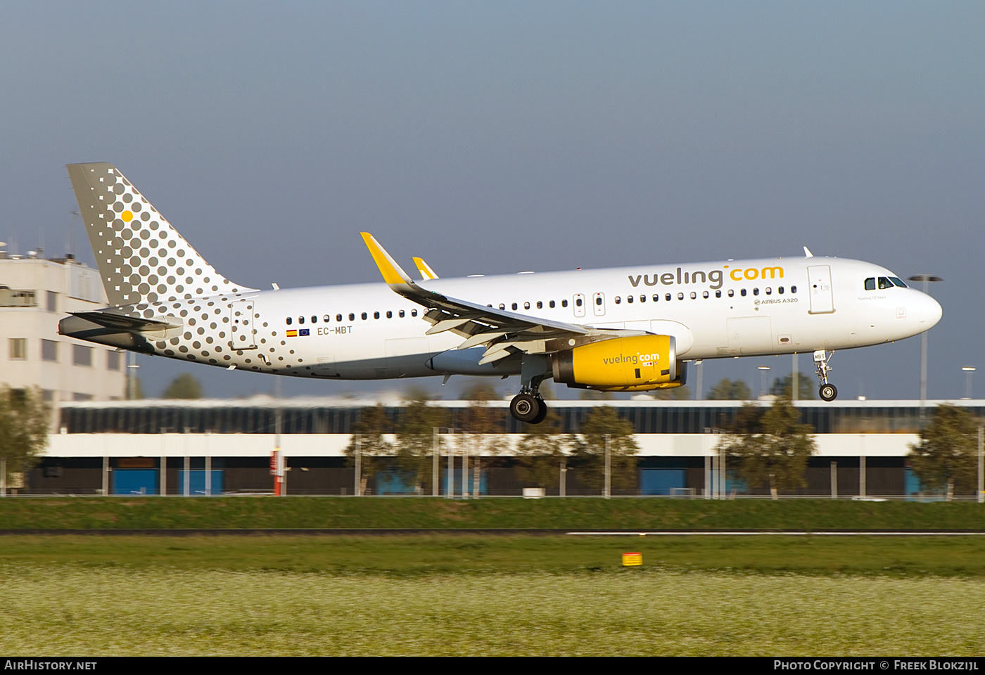 Aircraft Photo of EC-MBT | Airbus A320-232 | Vueling Airlines | AirHistory.net #383416
