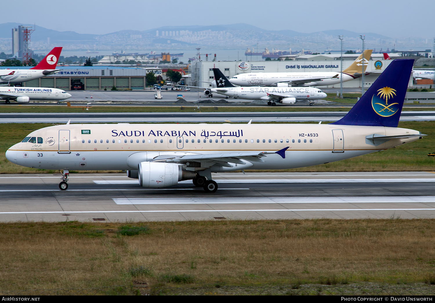 Aircraft Photo of HZ-AS33 | Airbus A320-214 | Saudi Arabian Airlines | AirHistory.net #383504