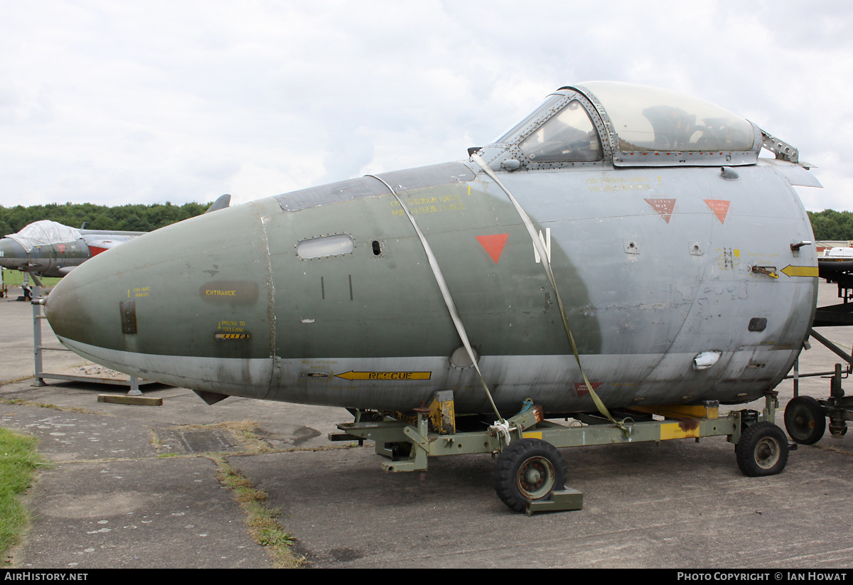 Aircraft Photo of XH136 | English Electric Canberra PR9 | UK - Air Force | AirHistory.net #383549