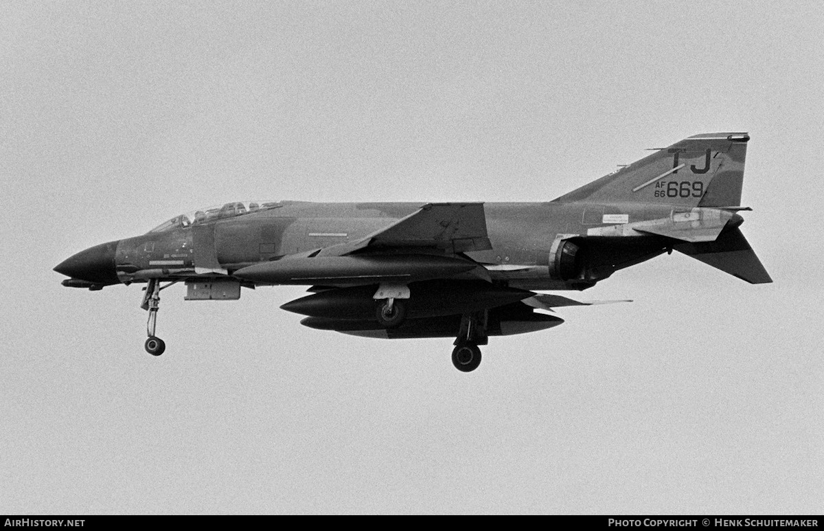 Aircraft Photo of 66-7669 / AF66-669 | McDonnell Douglas F-4D Phantom II | USA - Air Force | AirHistory.net #383585