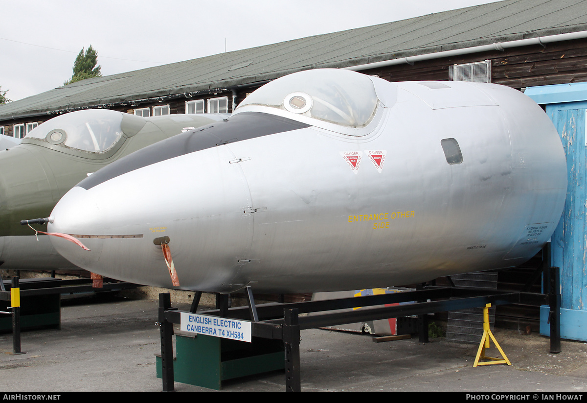 Aircraft Photo of XH584 | English Electric Canberra T4 | UK - Air Force | AirHistory.net #383588