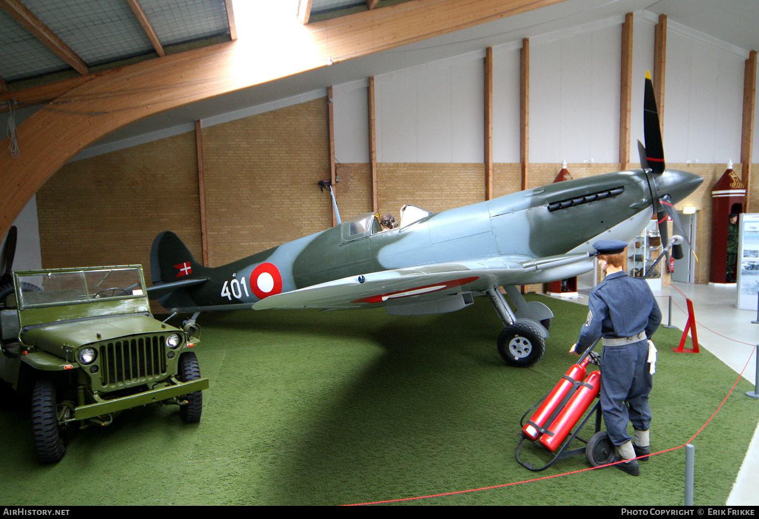 Aircraft Photo of 41-401 | Supermarine 361 Spitfire LF9C | Denmark - Air Force | AirHistory.net #383612