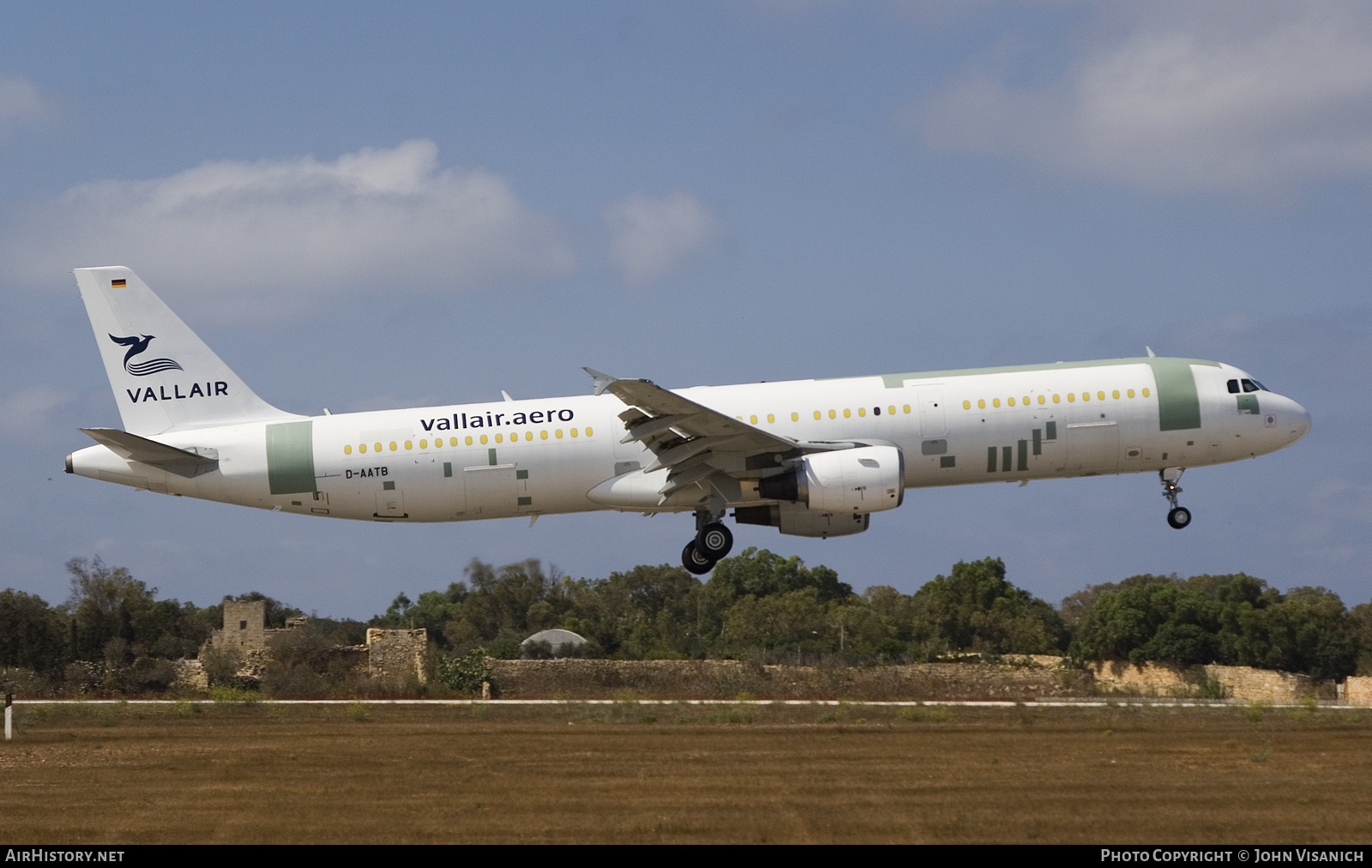 Aircraft Photo of D-AATB | Airbus A321-211/P2F | Vallair | AirHistory.net #383761