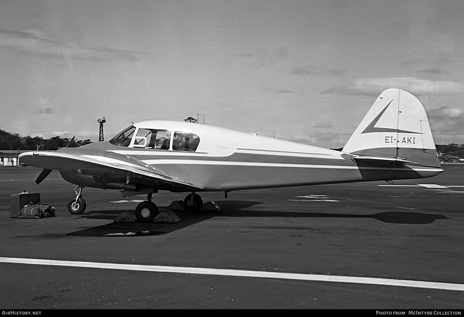 Aircraft Photo of EI-AKI | Piper PA-23-160 Apache E | AirHistory.net #383878
