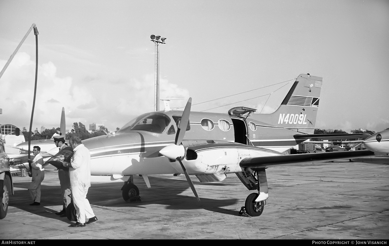 Aircraft Photo of N4009L | Cessna 421 | AirHistory.net #383949