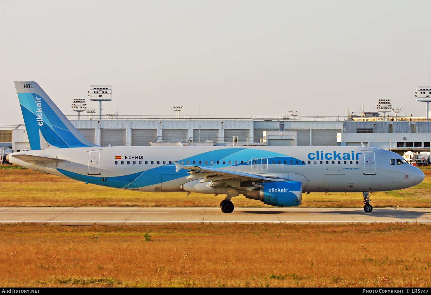 Aircraft Photo of EC-HQL | Airbus A320-214 | Clickair | AirHistory.net #384780