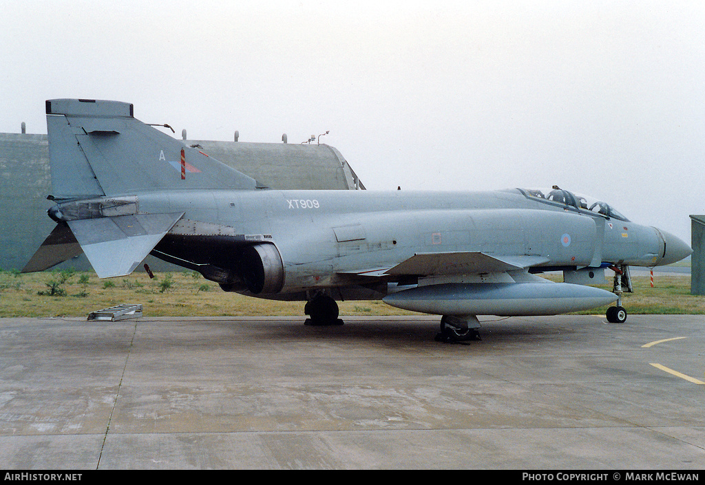 Aircraft Photo of XT909 | McDonnell Douglas F-4M Phantom FGR2 | UK - Air Force | AirHistory.net #385333