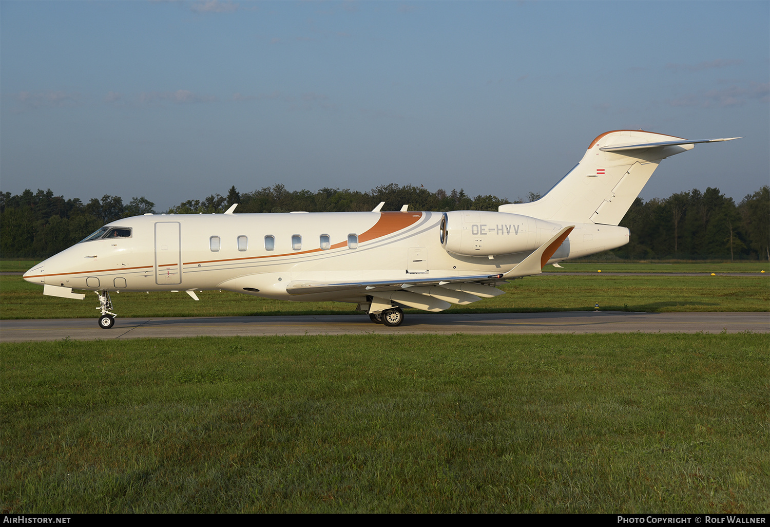 Aircraft Photo of OE-HVV | Bombardier Challenger 350 (BD-100-1A10) | AirHistory.net #385454