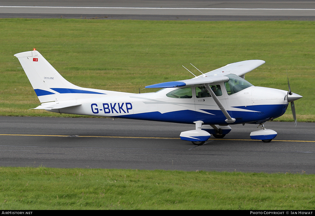 Aircraft Photo of G-BKKP | Cessna 182R Skylane | AirHistory.net #385476