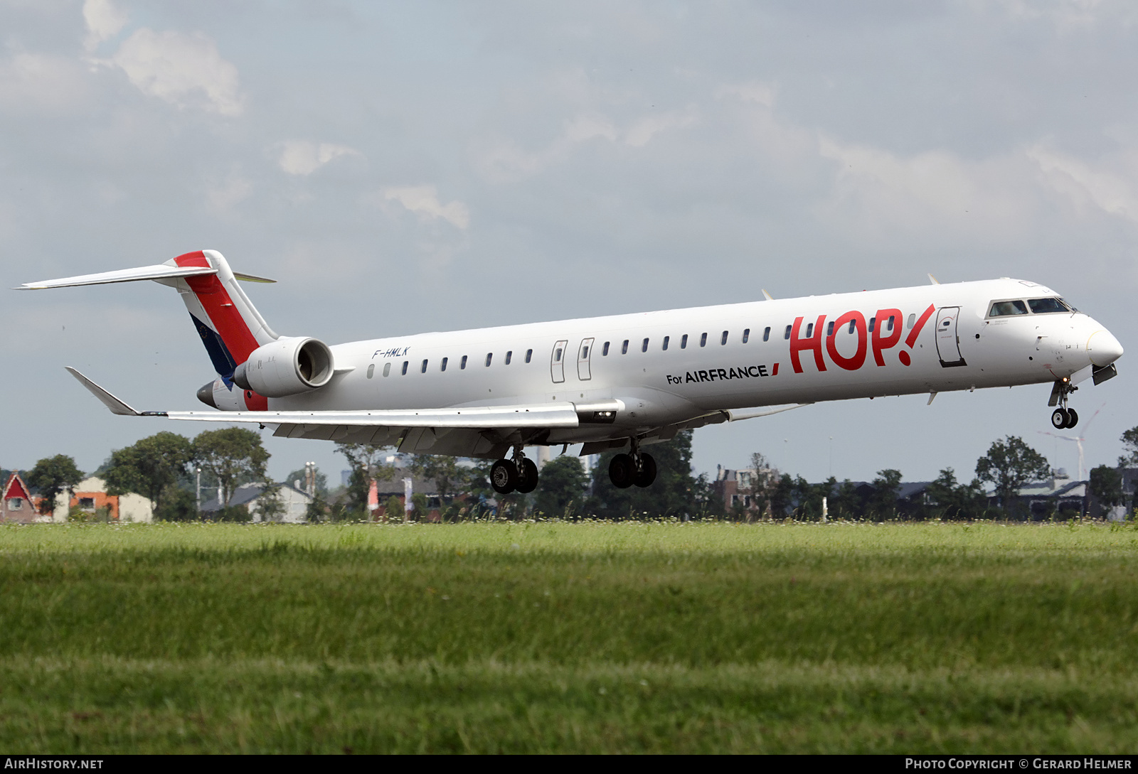 Aircraft Photo of F-HMLK | Bombardier CRJ-1000EL NG (CL-600-2E25) | Hop! | AirHistory.net #385516