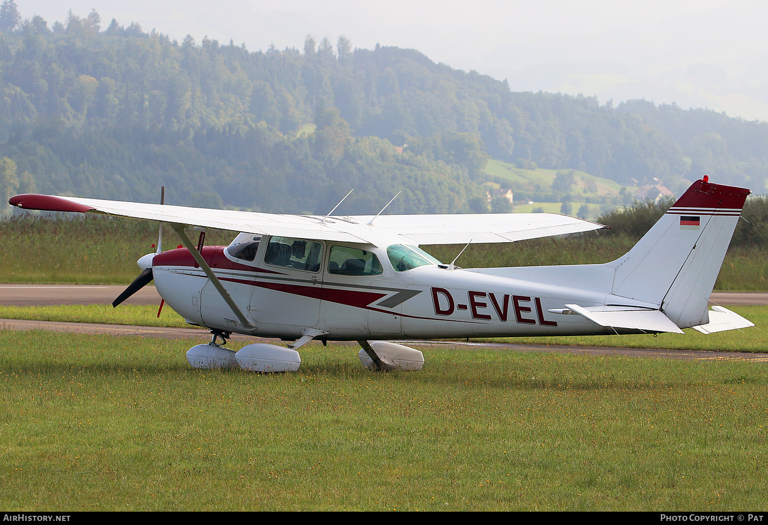 Aircraft Photo of D-EVEL | Cessna 172N Skyhawk II | AirHistory.net #385944
