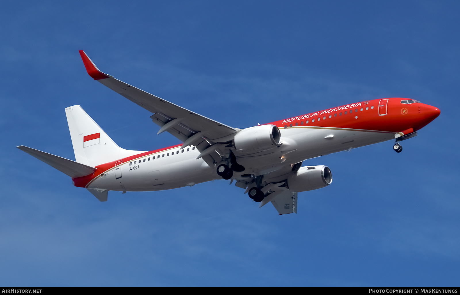 Aircraft Photo of A-001 | Boeing 737-8U3 | Republik Indonesia | AirHistory.net #385989