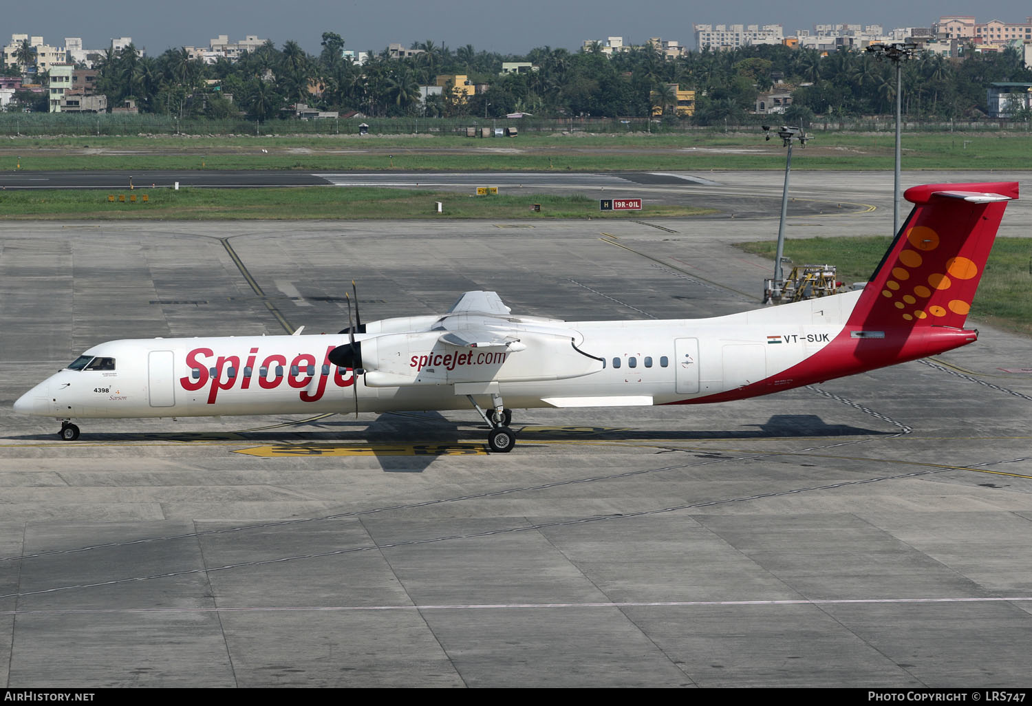 Aircraft Photo of VT-SUK | Bombardier DHC-8-402 Dash 8 | SpiceJet | AirHistory.net #386054